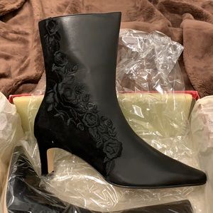 Vaneli Calf / Suede embroidered boot.  Leather and Suede.   Size 7.5